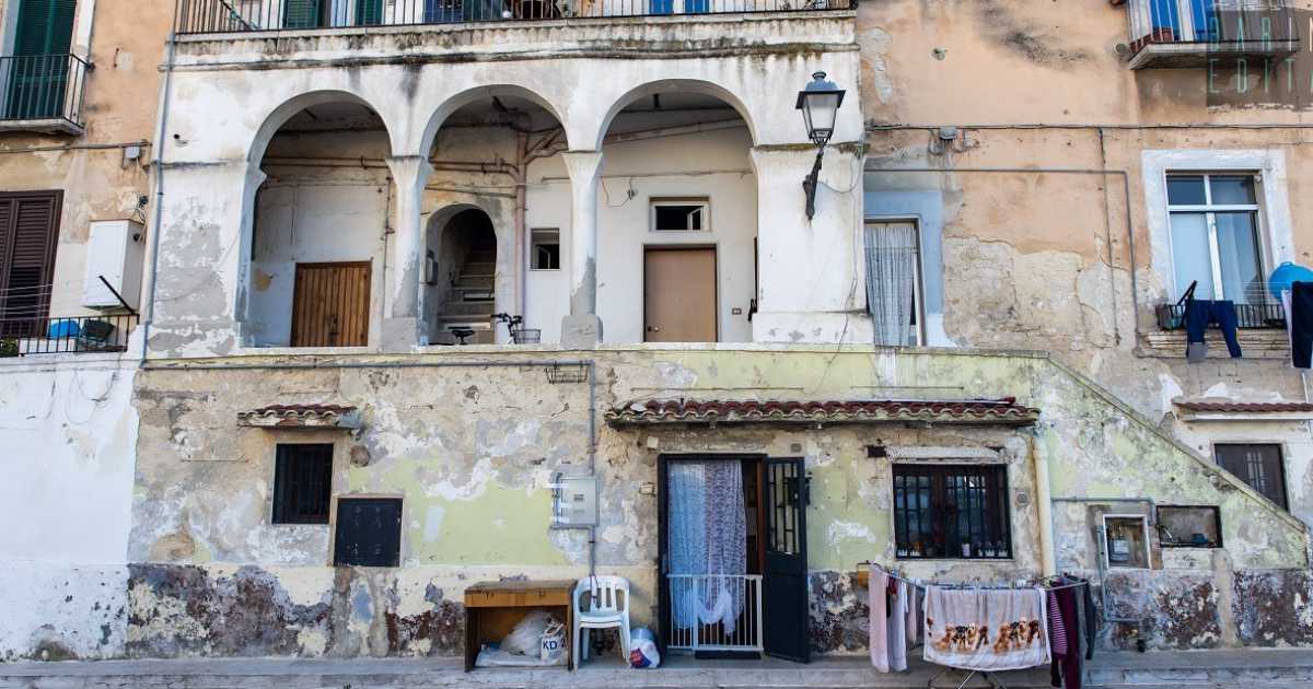 Tra archi, edicole e sottani viaggio nella "Bari Vecchia pi� vera": l� dove la movida non � arrivata